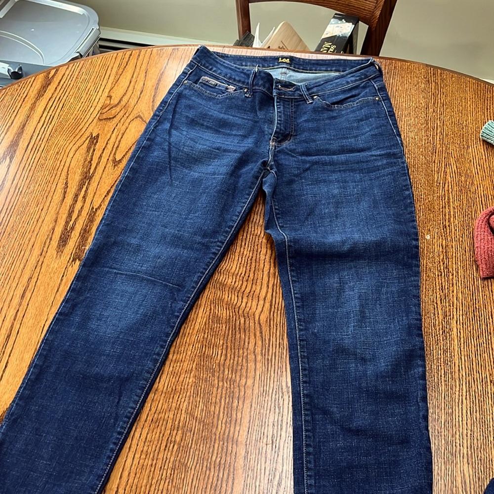 Lee Modern Series women's size 10 straight leg jeans. Dark denim. Grt condition